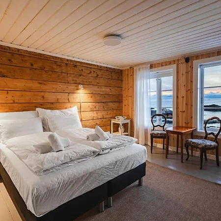 Fiskevaeret Nesland *