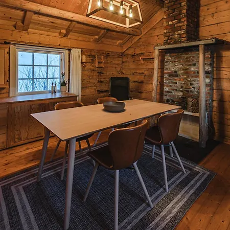 Fiskevaeret Nesland Guest house