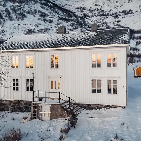Fiskevaeret Nesland Kvalvik (Nordland)