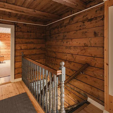 Fiskevaeret Nesland * Kvalvik (Nordland)