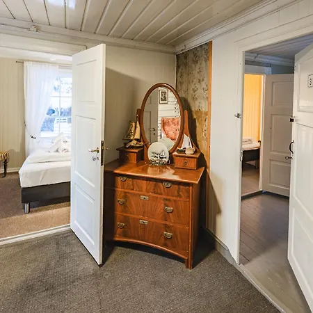 Fiskevaeret Nesland Kvalvik (Nordland)