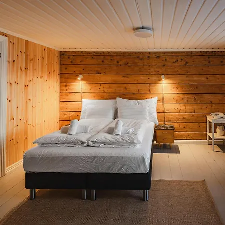 Fiskevaeret Nesland * Kvalvik (Nordland)