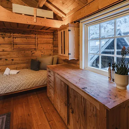 Fiskevaeret Nesland * Kvalvik (Nordland)