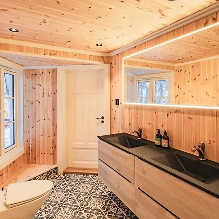 Fiskevaeret Nesland * Kvalvik (Nordland)