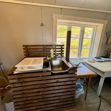 Fiskevaeret Nesland ゲストハウス Kvalvik (Nordland)