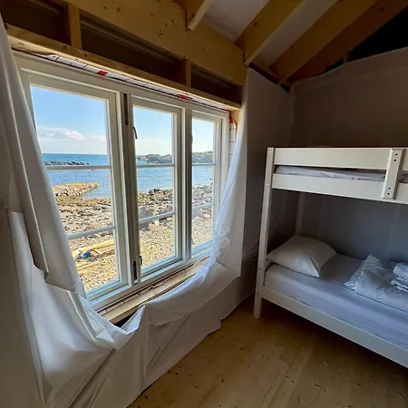 Fiskevaeret Nesland Kvalvik (Nordland)