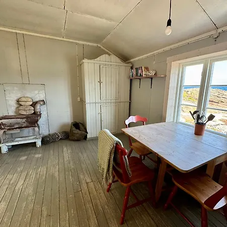 Fiskevaeret Nesland Kvalvik (Nordland)